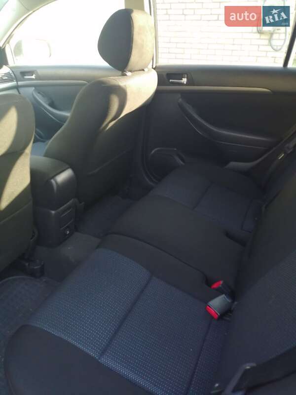 Універсал Toyota Avensis 2008 в Луцьку