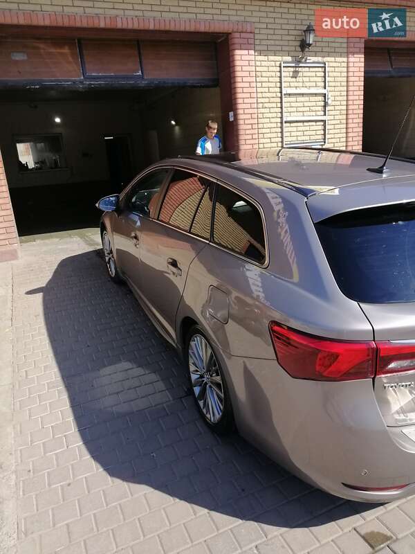 Универсал Toyota Avensis 2016 в Николаеве