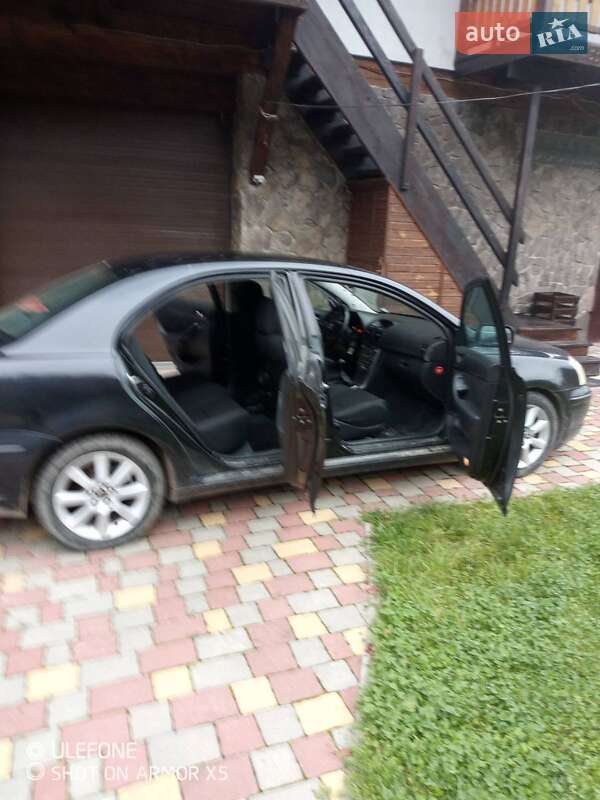 Седан Toyota Avensis 2006 в Сколе