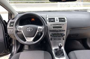 Седан Toyota Avensis 2015 в 
