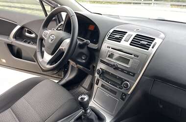 Седан Toyota Avensis 2015 в 