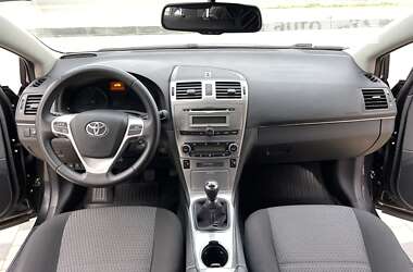 Седан Toyota Avensis 2015 в 