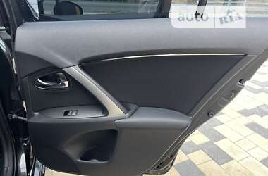 Седан Toyota Avensis 2015 в 