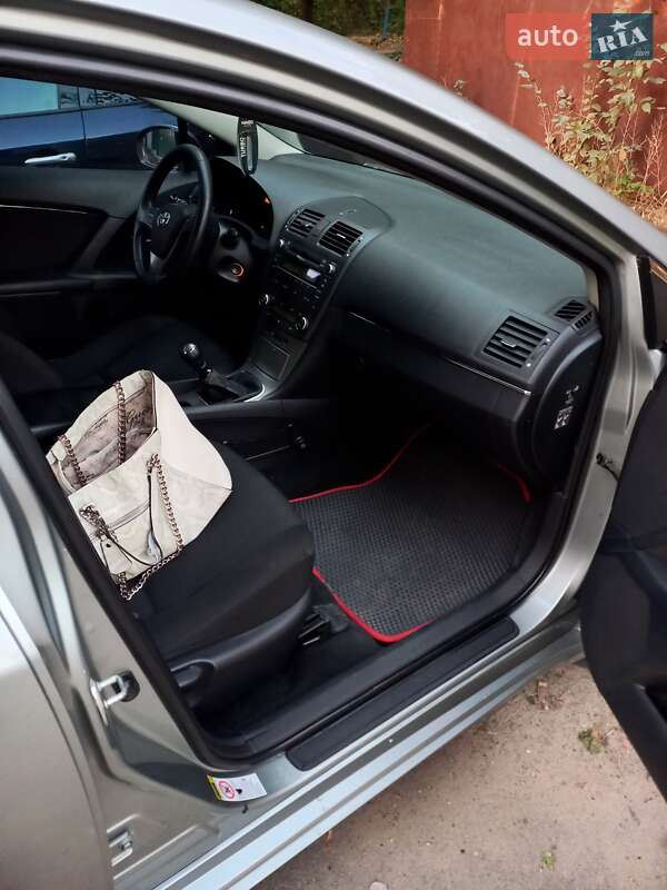 Седан Toyota Avensis 2010 в Вінниці