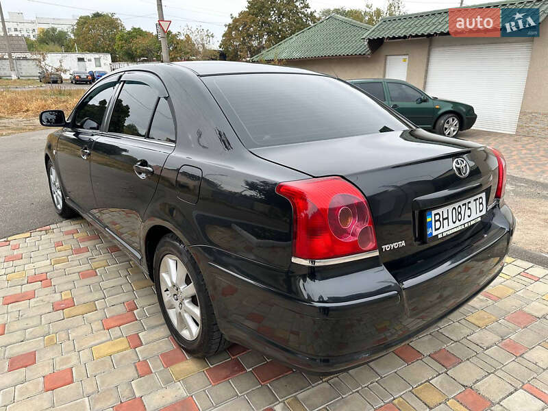 Седан Toyota Avensis 2003 в Одесі