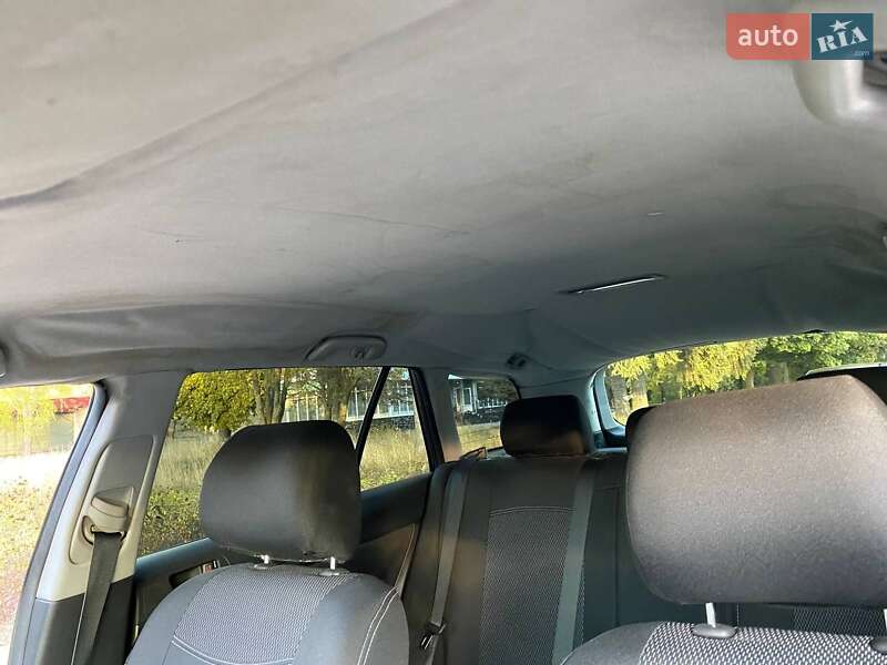 Универсал Toyota Avensis 2003 в Житомире