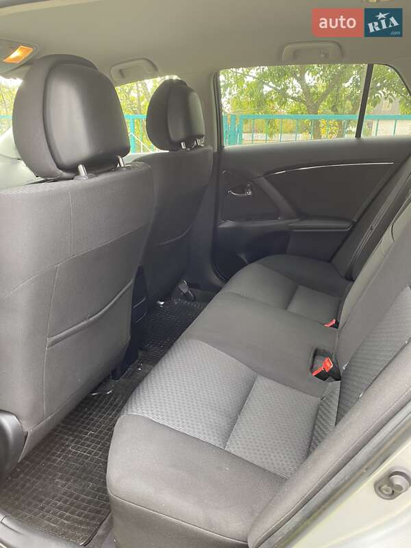 Универсал Toyota Avensis 2011 в Звягеле