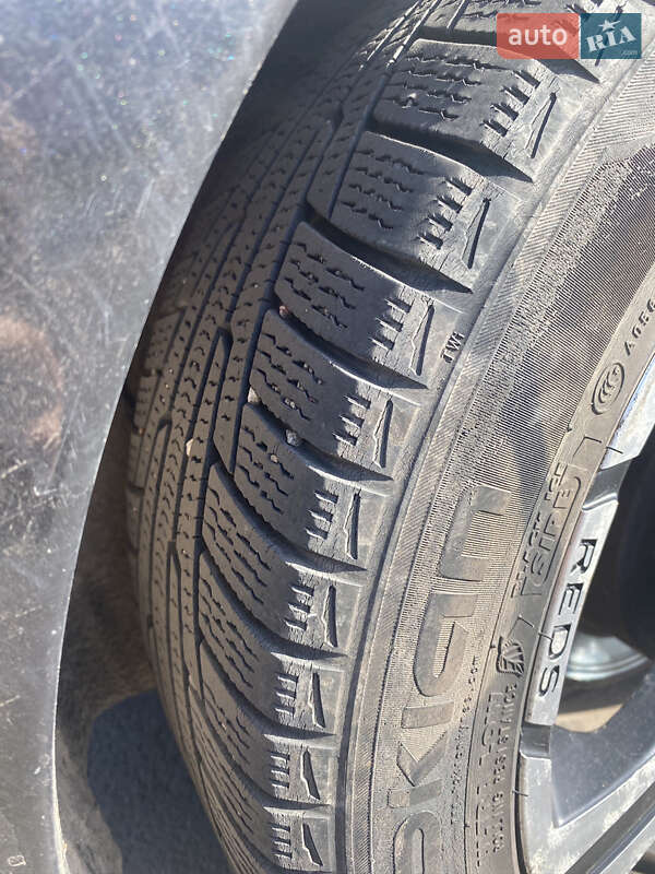 Седан Toyota Avensis 2004 в Прилуках