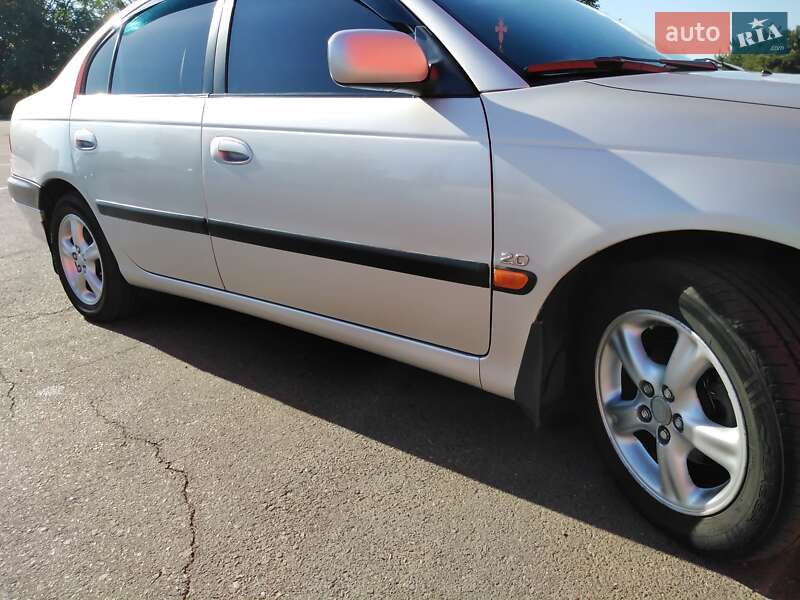 Седан Toyota Avensis 1998 в Одессе