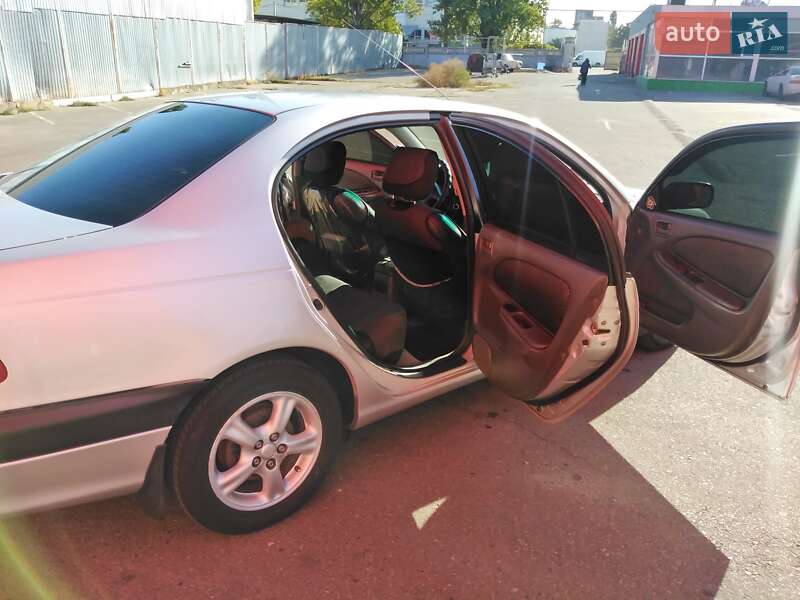 Седан Toyota Avensis 1998 в Одессе