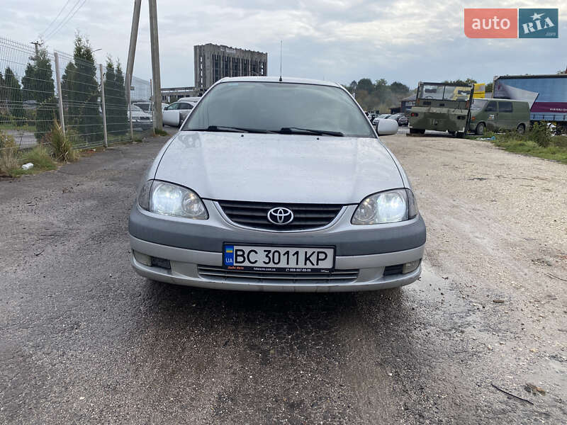 Седан Toyota Avensis 2001 в Львові