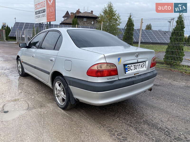 Седан Toyota Avensis 2001 в Львові