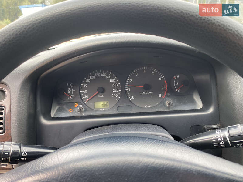 Седан Toyota Avensis 2001 в Львові