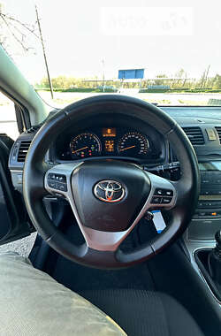 Универсал Toyota Avensis 2010 в Решетиловке