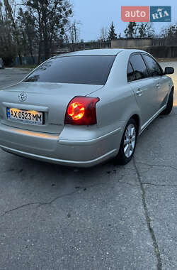 Седан Toyota Avensis 2003 в Харькове