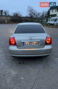 Седан Toyota Avensis 2003 в Павлограде