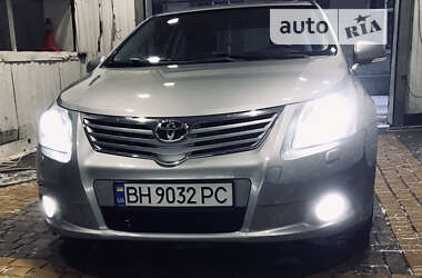 Седан Toyota Avensis 2010 в Одессе