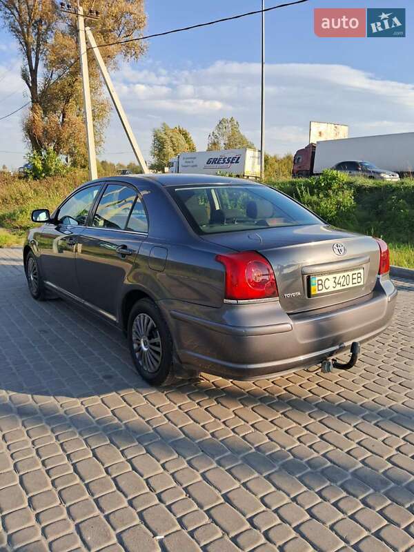 Седан Toyota Avensis 2006 в Львові