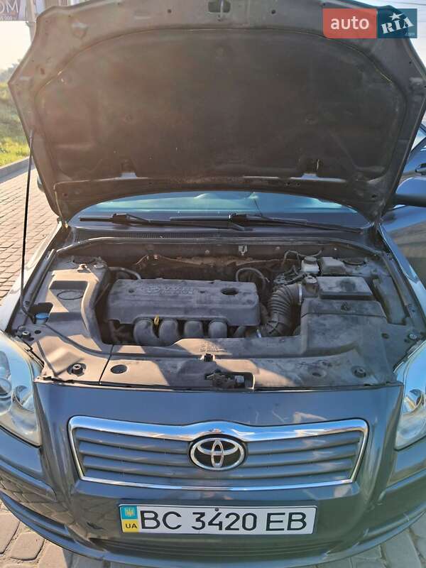 Седан Toyota Avensis 2006 в Львові