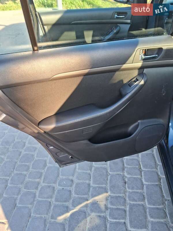 Седан Toyota Avensis 2006 в Львові