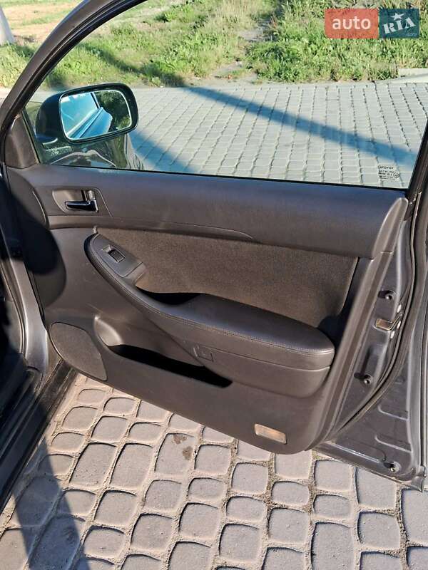 Седан Toyota Avensis 2006 в Львові