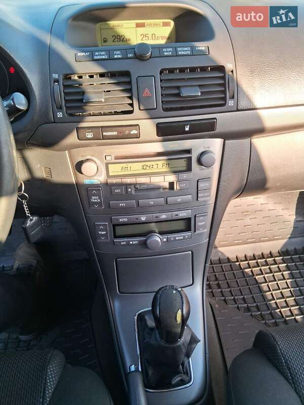 Седан Toyota Avensis 2006 в Львові