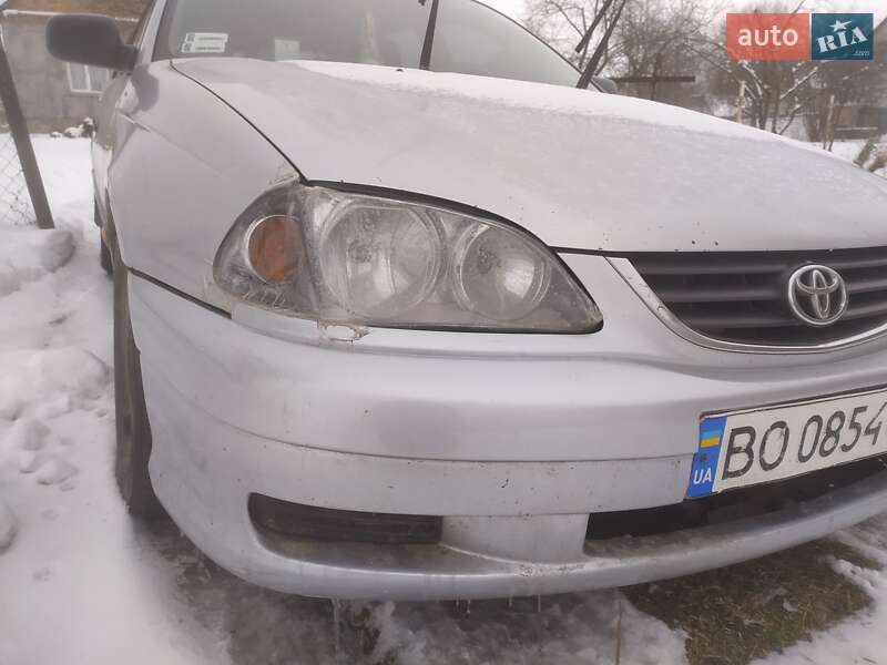Универсал Toyota Avensis 2002 в Лановцах