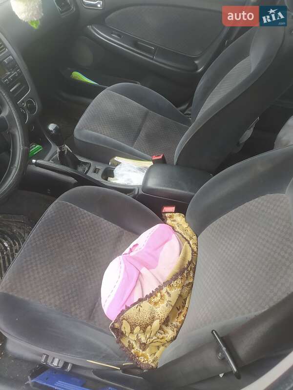 Универсал Toyota Avensis 2002 в Лановцах