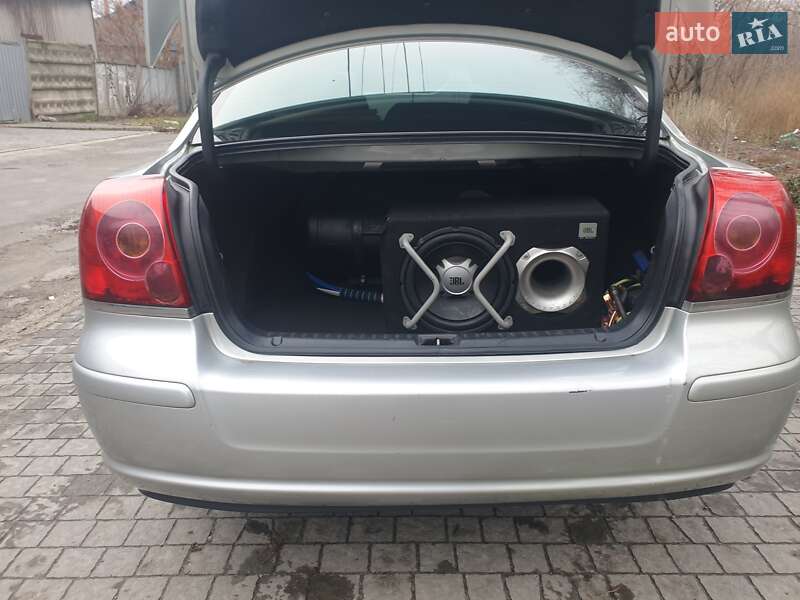 Седан Toyota Avensis 2005 в Запорожье