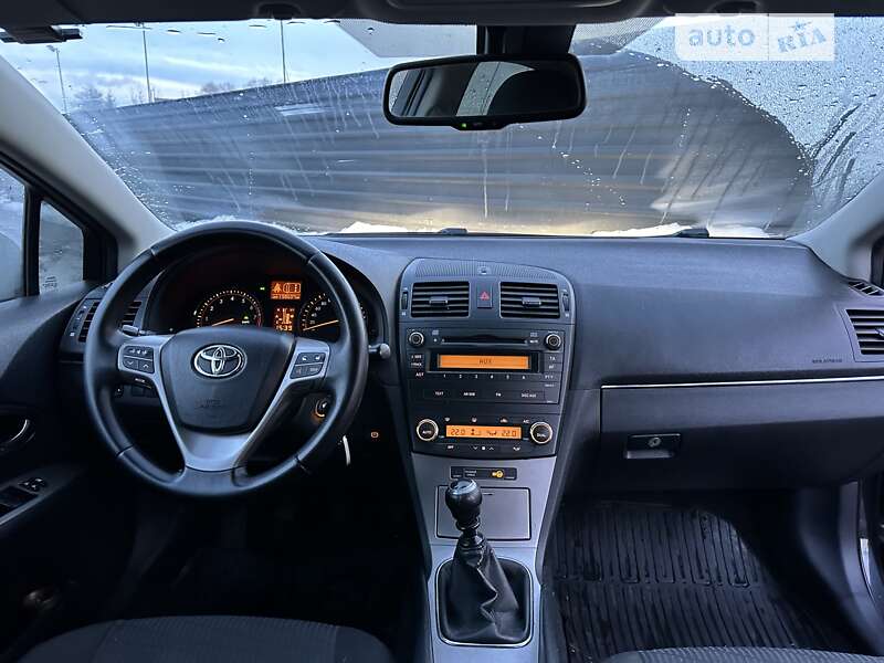 Седан Toyota Avensis 2010 в Киеве фото 18 Седан Toyota Avensis 2010 в Киеве