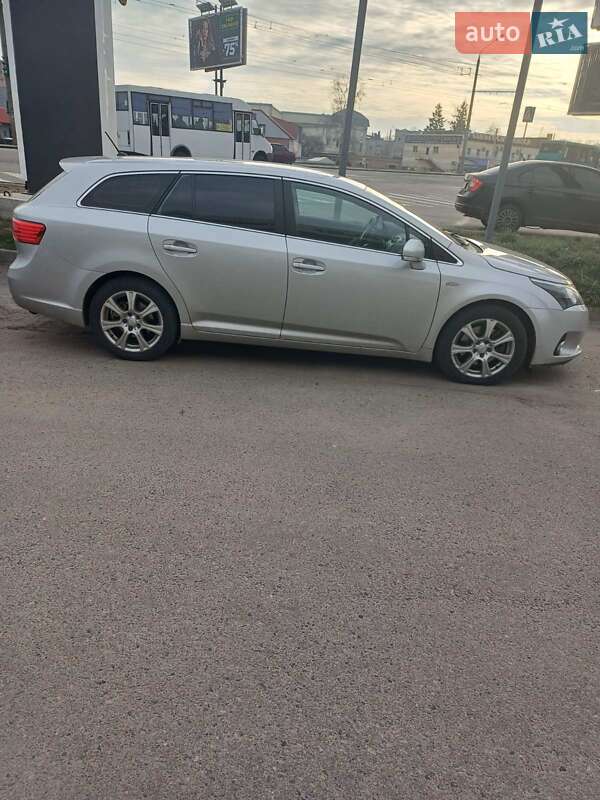 Toyota Avensis 2012