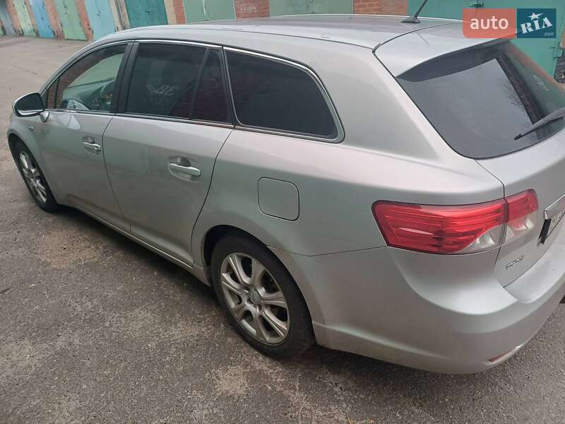 Универсал Toyota Avensis 2012 в Полтаве