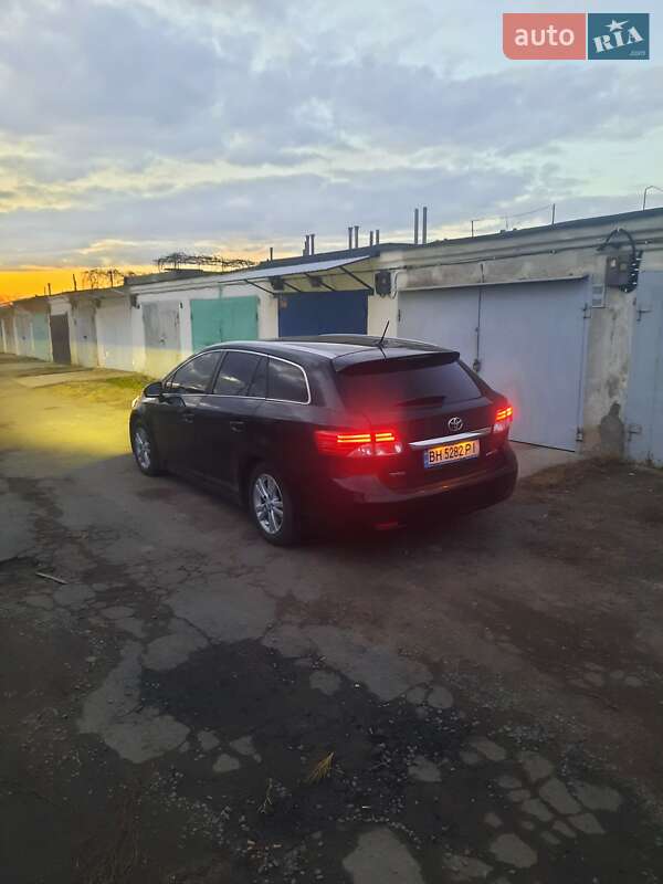 Універсал Toyota Avensis 2013 в Ізмаїлі