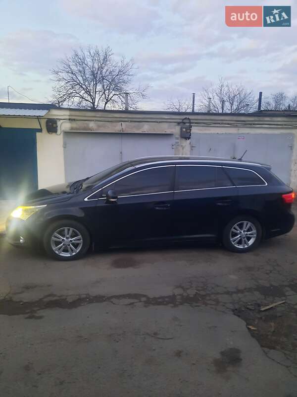 Універсал Toyota Avensis 2013 в Ізмаїлі