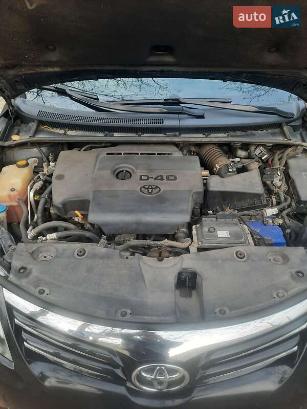 Універсал Toyota Avensis 2013 в Ізмаїлі