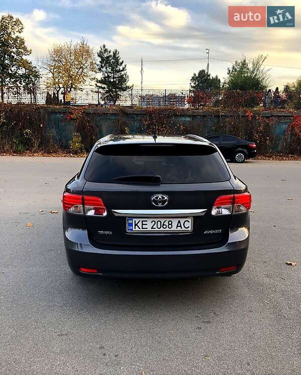Універсал Toyota Avensis 2015 в Дніпрі