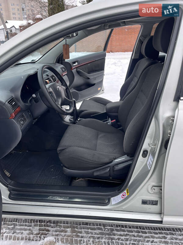 Универсал Toyota Avensis 2004 в Луцке