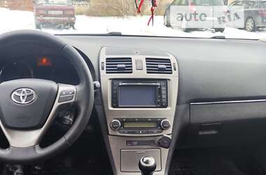 Седан Toyota Avensis 2011 в Львове