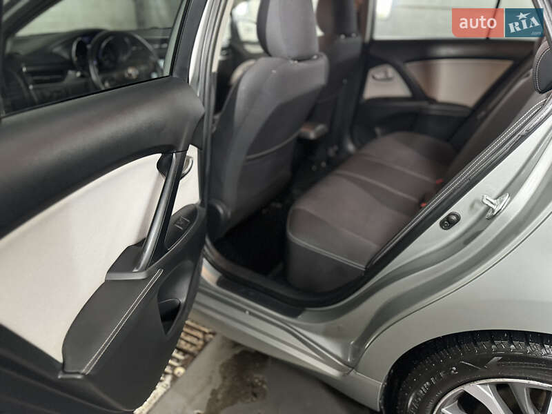 Универсал Toyota Avensis 2016 в Виннице