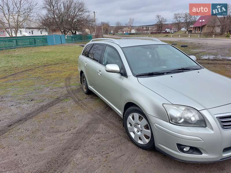 Универсал Toyota Avensis 2006 в Смеле