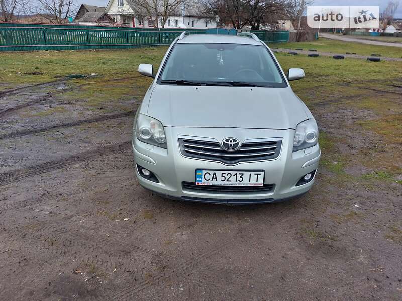 Универсал Toyota Avensis 2006 в Смеле