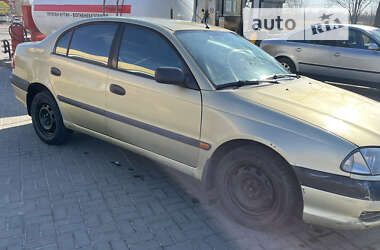 Седан Toyota Avensis 2002 в Новомосковську