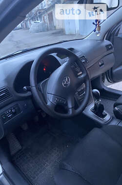 Універсал Toyota Avensis 2003 в Львові
