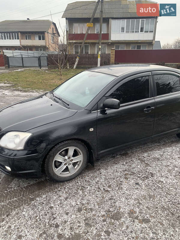 Седан Toyota Avensis 2005 в Умани