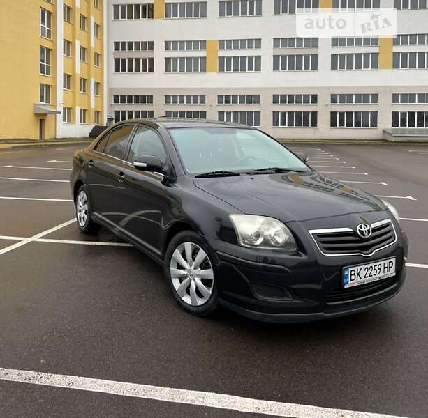 Седан Toyota Avensis 2007 в Ровно