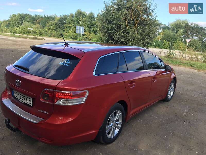 Универсал Toyota Avensis 2010 в Зборове