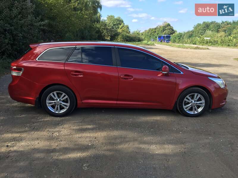Универсал Toyota Avensis 2010 в Зборове