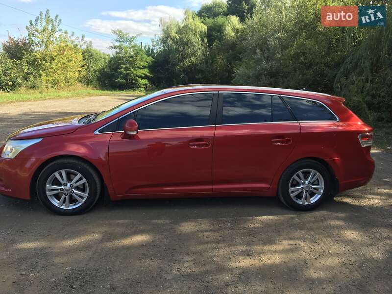 Универсал Toyota Avensis 2010 в Зборове