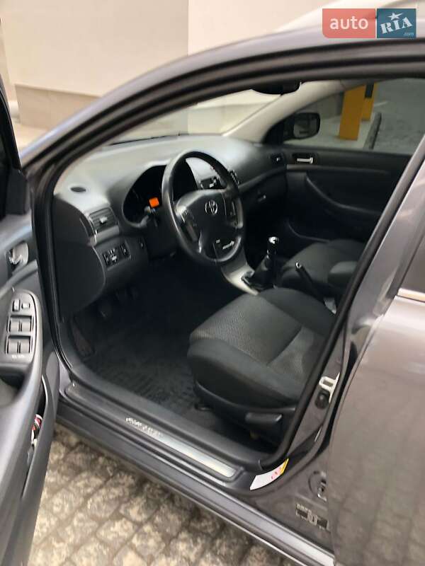 Універсал Toyota Avensis 2006 в Львові