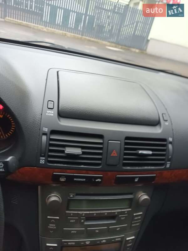 Універсал Toyota Avensis 2003 в Рівному